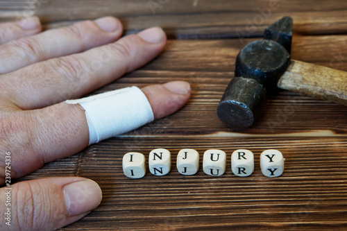 Φωτογραφία The injured hand of the joiner