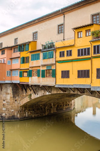 Medieval bridge Ponte Vecchio over the Arno River in Florence © Xavier Lorenzo