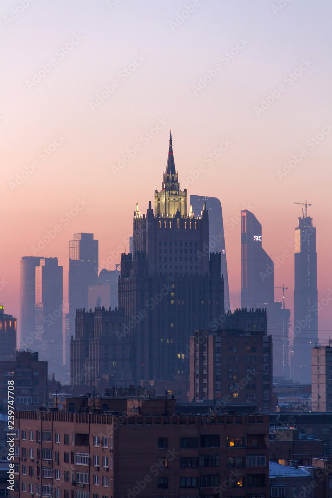 Obraz premium Skyskraper sunset in Moscow