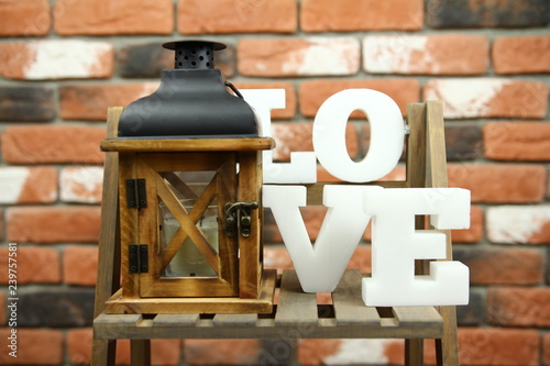 Dekoracja na walentynki - drewniany lampion na świeczkę tealight i napis love - święto zakochanych