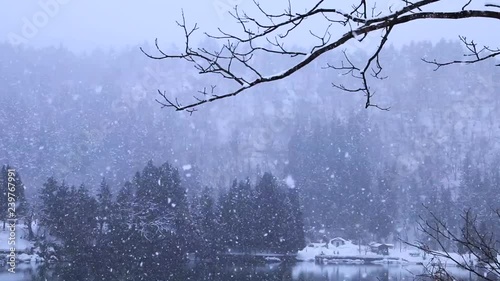 雪降る只見川（福島県・三島町）
