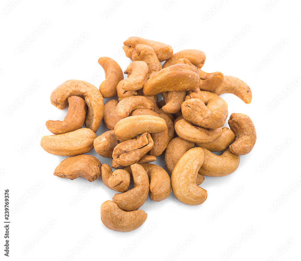 Fototapeta premium cashew nut isolated on white background