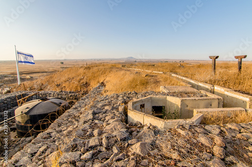 Fotografía Israeli flag flying over fortifications from the Yom Kippur War at Tel Saki in I