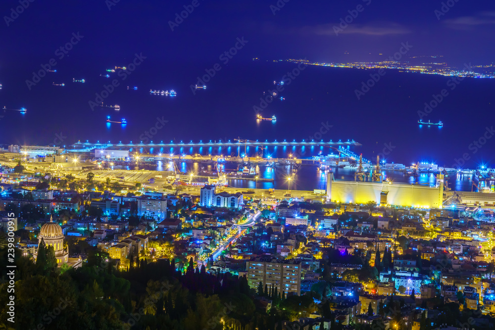 Fototapeta premium Night view of the bay of Haifa and the harbor