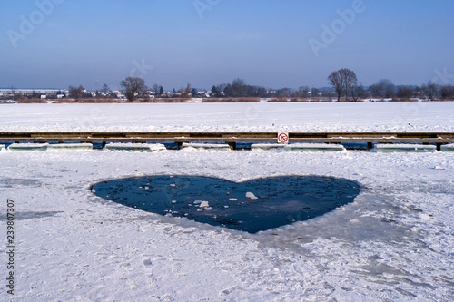 Zima na Podlasiu. Zalew Dojlidy pokryty śniegiem i lodem. Polska, Białystok photo