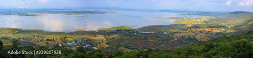 Foto Panoramic landscape of village and lake from the top view on mountain at Khon Kaen, Thailand