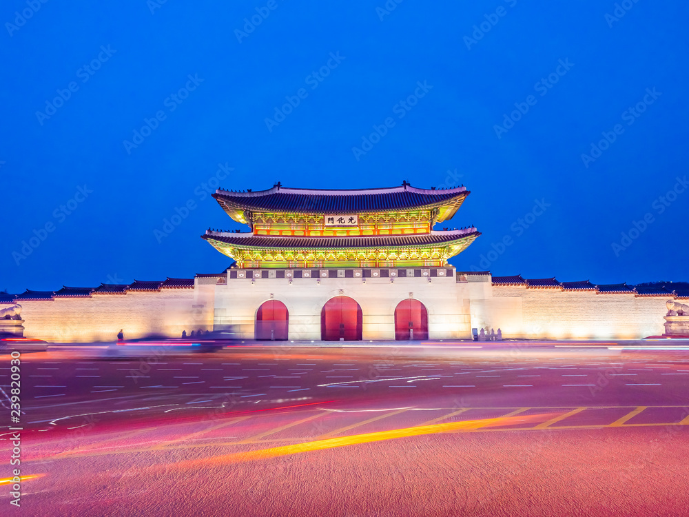 Fototapeta premium Beautiful architecture building of gyeongbokgung palace