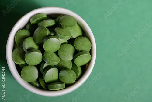 Obraz na płótnie Details of Chlorella spirulina pills w salonie