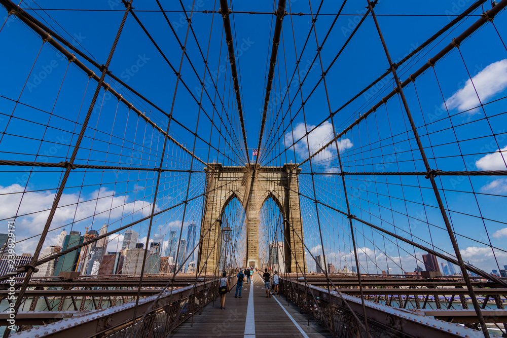 Fototapeta premium Widok na zabytkowy Most Brookliński w Nowym Jorku