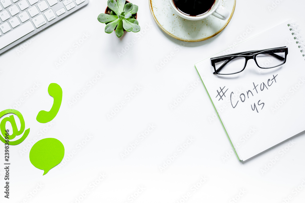 e-mail contact us concept with internet icons and coffee work de e-mail contact us concept with internet icons and coffee work de