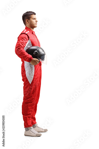 Foto Male racer in a red jumpsuit standing and holding a halmet