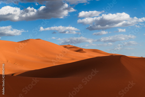 The red dunes of the erg Chebbi Sahara desert in Morocco. © Hugo