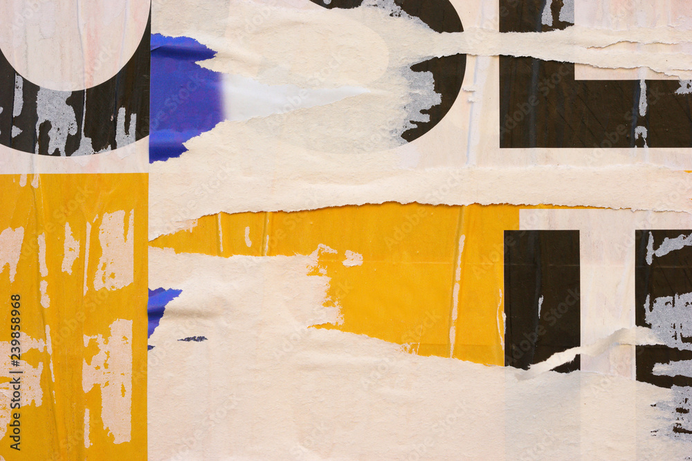 Fototapeta premium Stary grunge rozdarty kolaż vintage uliczne puste plakaty pognieciony zmięty papier powierzchnia afisz tekstura tło tło puste miejsce na tekst