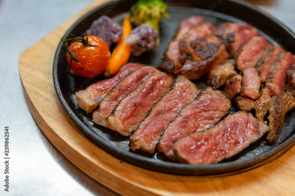  sirloin steak with hot pan.medium level