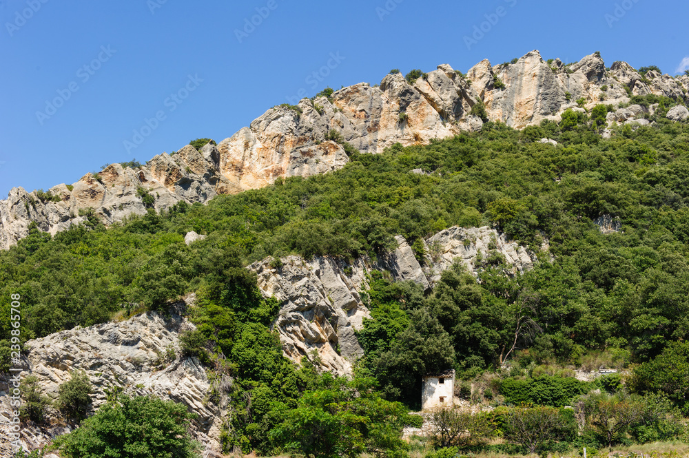 Felsformationen bei Malaucene in Südfrankreich