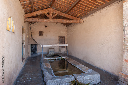 Ehemaliges Waschhaus in Les Mees in Südfrankreich