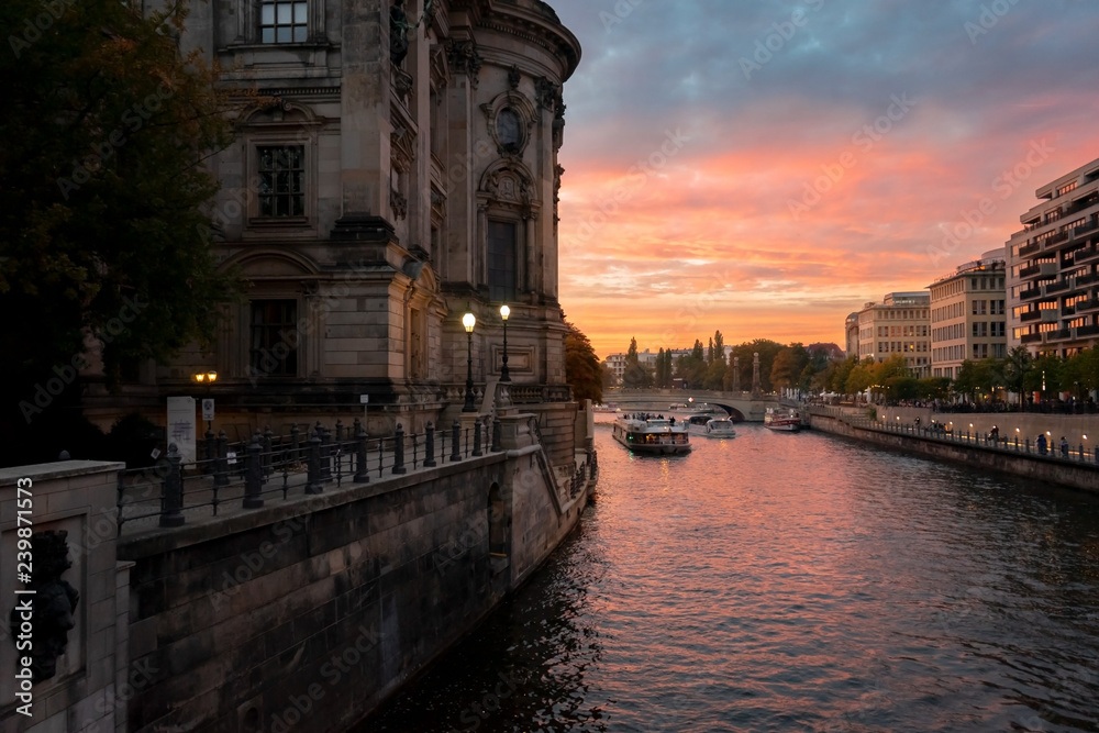 Fototapeta premium Sunset Berlin Germany Spree Water City