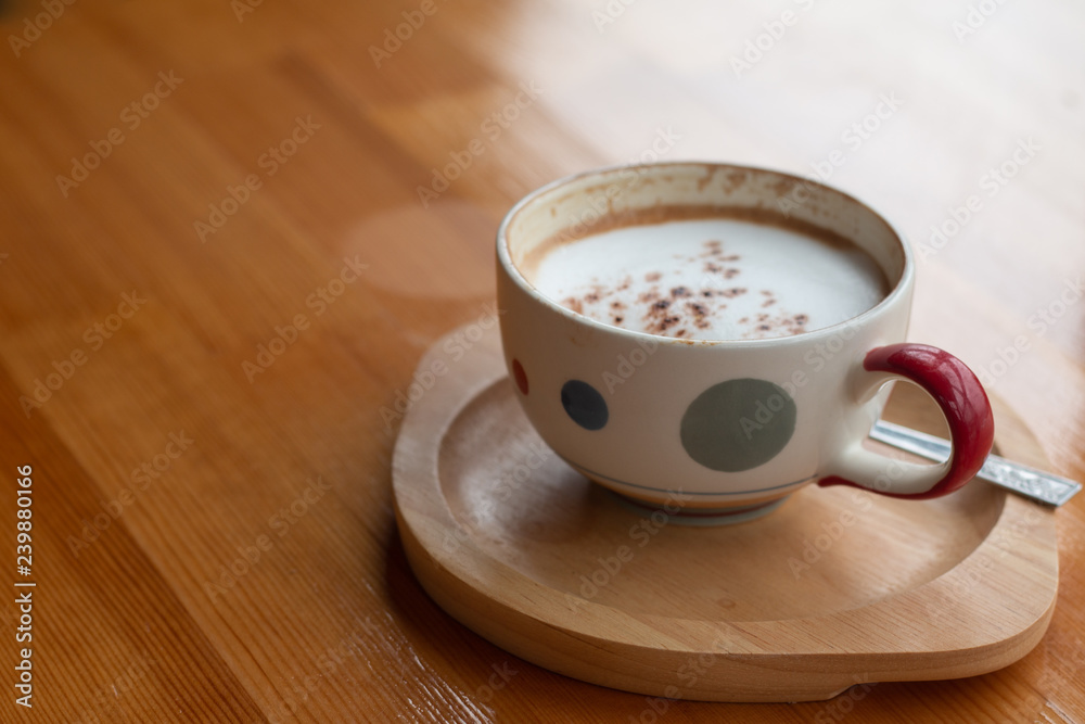 Obraz premium A cup of Latte coffee on wooden desk, Relaxing time or coffee's break time during work day