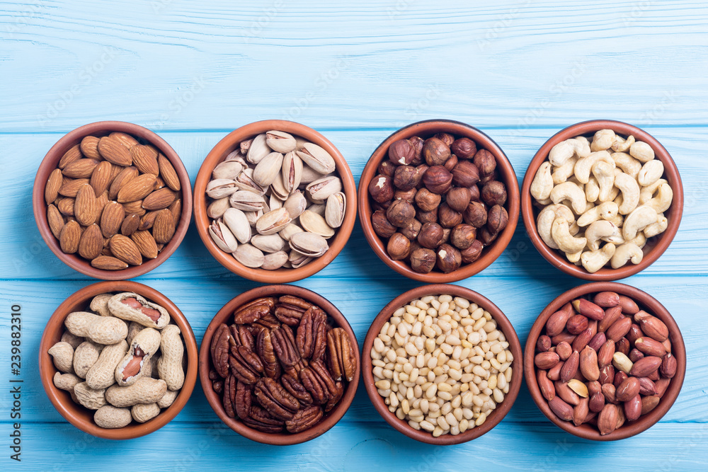 Mix of nuts : Pistachios, almonds , walnuts , pine nut , hazelnuts and cashew . Snack in bowl backgrond Mix of nuts : Pistachios, almonds , walnuts , pine nut , hazelnuts and cashew . Snack in bowl backgrond
