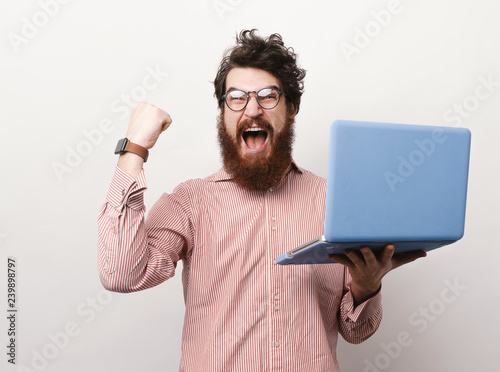 Photo of winner bearded man whit glasses and looking at the camera photo