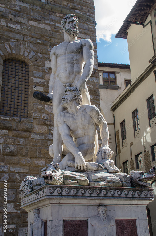 statue of neptune