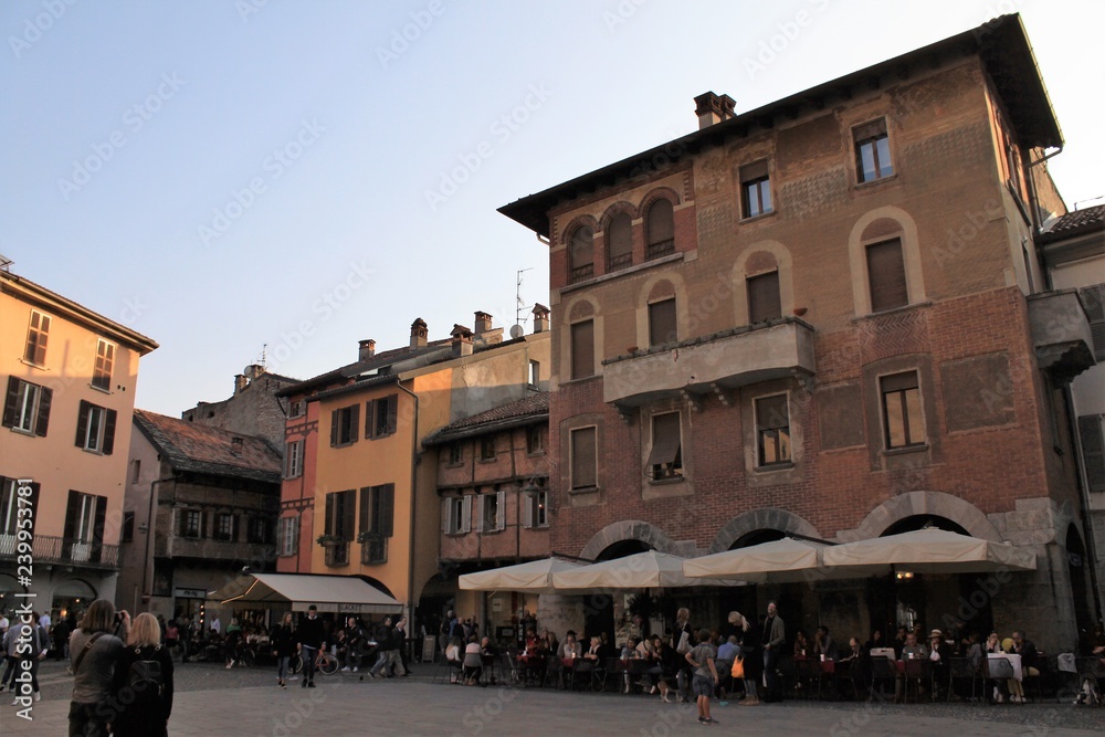 Mittelalterlicher Platz; Piazza San Fedele in Como