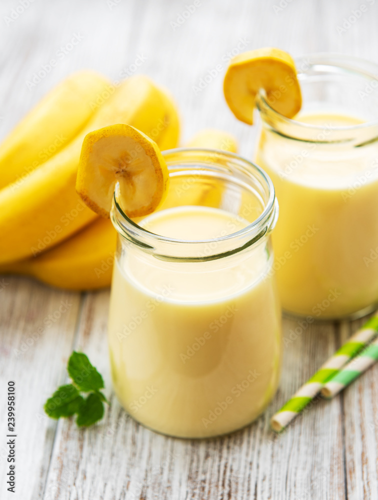 Banana yogurt and fresh bananas Banana yogurt and fresh bananas
