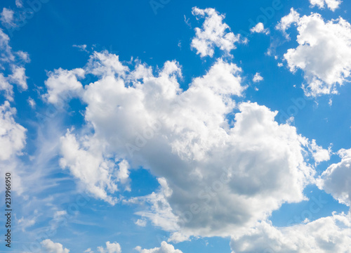 Fototapeta Naklejka Na Ścianę i Meble -  Blauer Himmel mit Cumulus Wolken