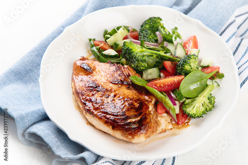 Chicken breast with fresh vegetable salad