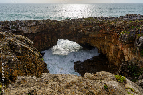 Felsformationen Boca do Inferno bei Cascais mit seiner spektakulären Felsküste am Atlantik in der Nähe von Lissabon, Portugal