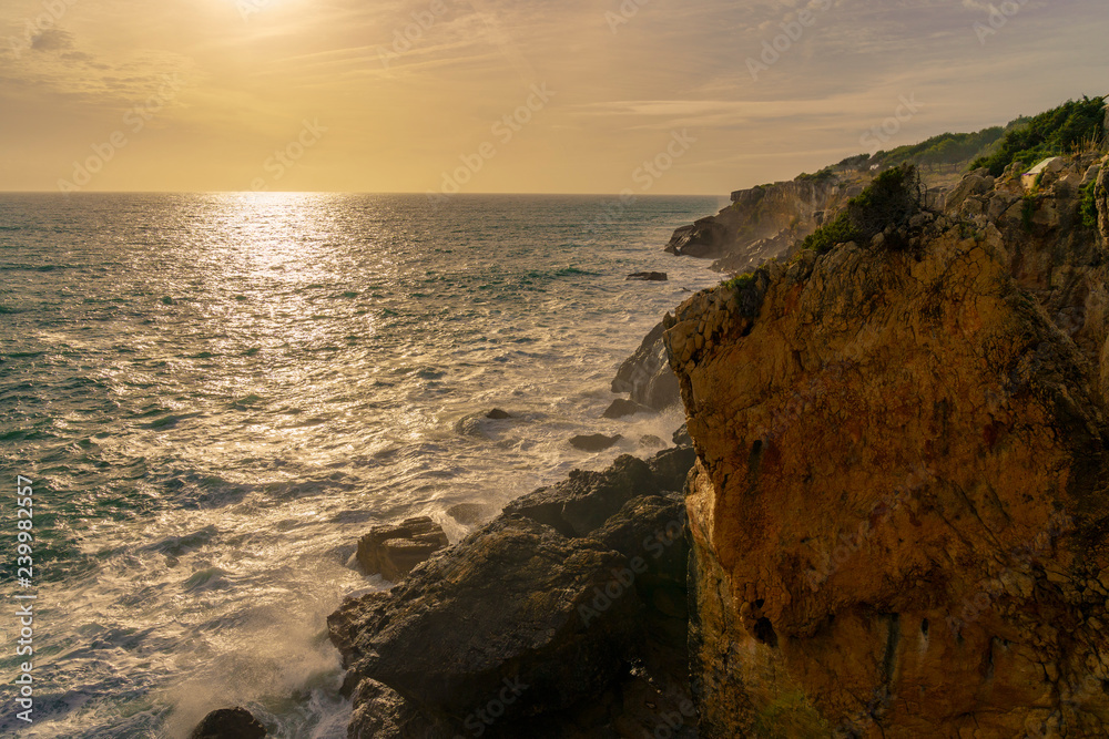 Cascais mit seiner spektakulären Küste am Atlantik in der Nähe von Lissabon, Portugal