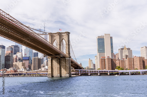 urban scene with brooklyn bridge and manhattan in new york, usa © LIGHTFIELD STUDIOS