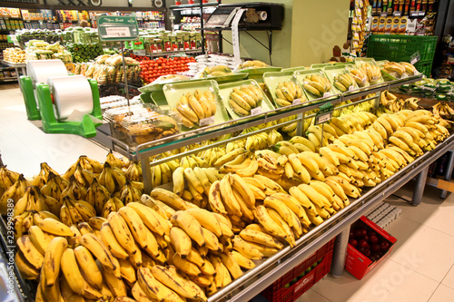 Cesta básica; banana e abrobrinha-foto; Rogério Marques