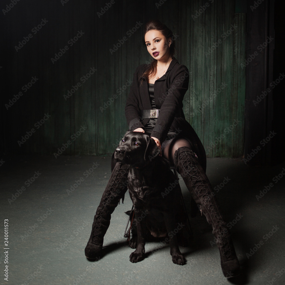Naklejka premium Stylish and sexy woman in black with black Labrador.