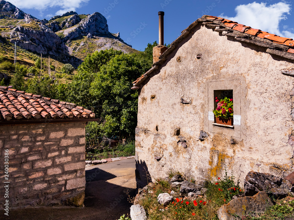 Casas rurales en Caldas de Luna. Leon. España. Europa. foto de Stock | Adobe  Stock