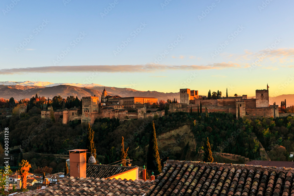 Obraz premium Alhambra Palace in Granada, Andalucia, Spain. Sierra Nevada mountains at the background. Golden hour at sunset.
