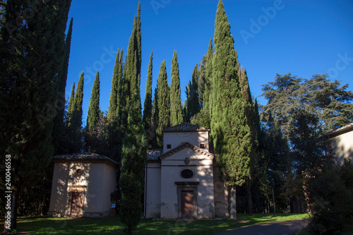 Toscana  Montaione  le cappelle di San Vivaldo  chiamate anche la piccola Gerusalemme con all interno sculture rappresentantinla vita di Ges    di scuola robbiana.