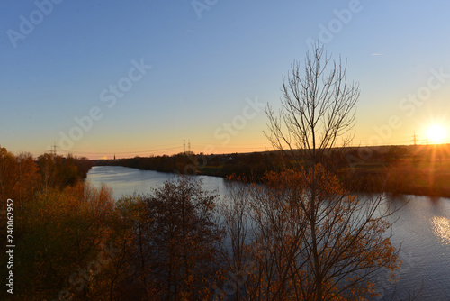 Sonnenuntergang über dem Main in Hanau photo