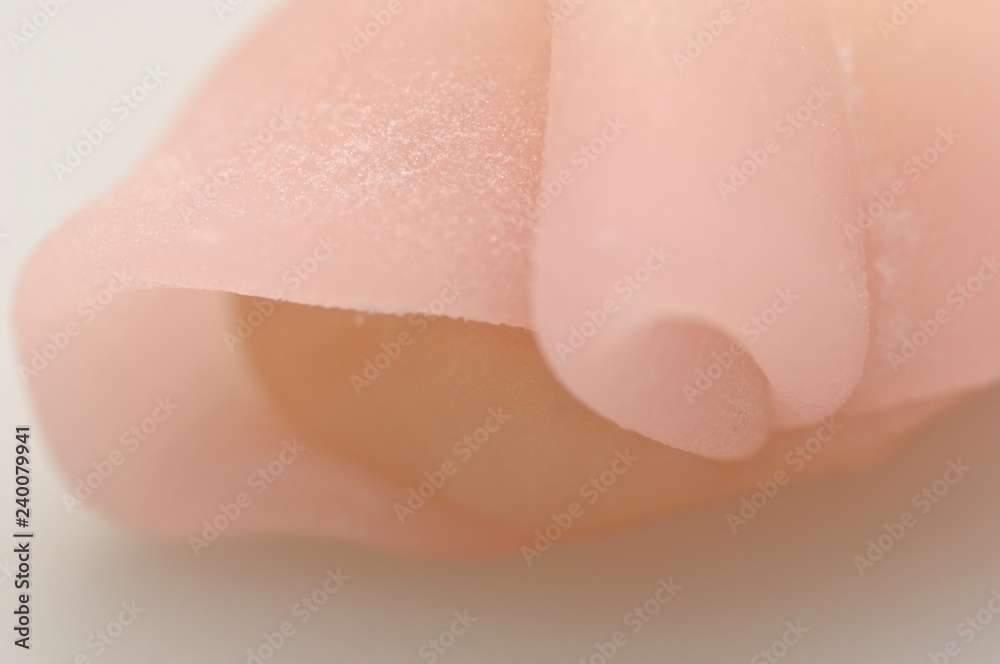 Fototapeta premium 桜の花弁を模したお茶菓子
