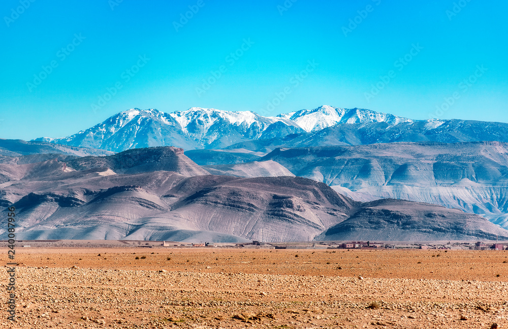 Fototapeta premium Niesamowity widok na góry Atlas w Maroku