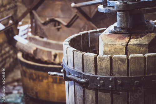 Foto Vieux pressoir à vin en bois