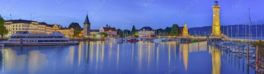 Lindau Bodensee Hafen Panorama beleuchtet