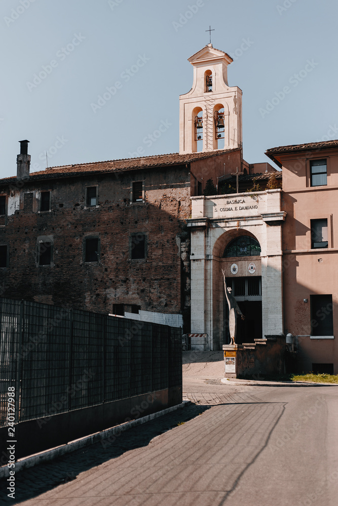 Obraz premium Streets, houses, and sights in Rome. Sunny summer footage from a trip to Italy