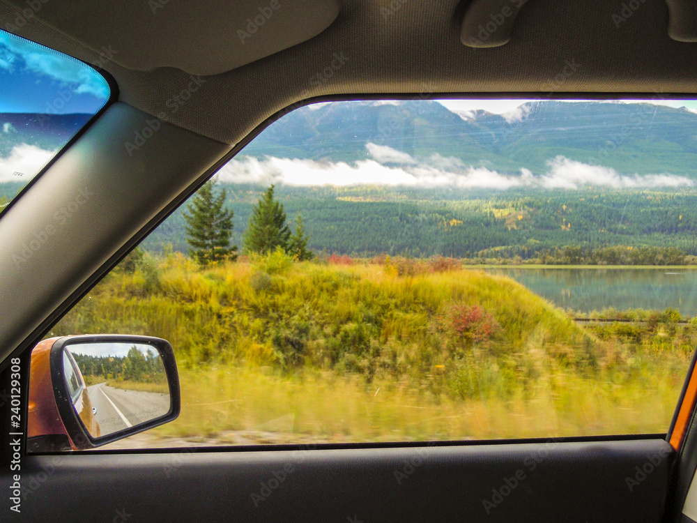 車窓から見る秋のコロンビア・バレー（カナダ　ブリティッシュ・コロンビア州）