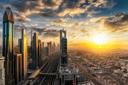 Photography Panoramablick auf die moderne Skyline von Dubai bei Sonnenuntergang: von der Bus