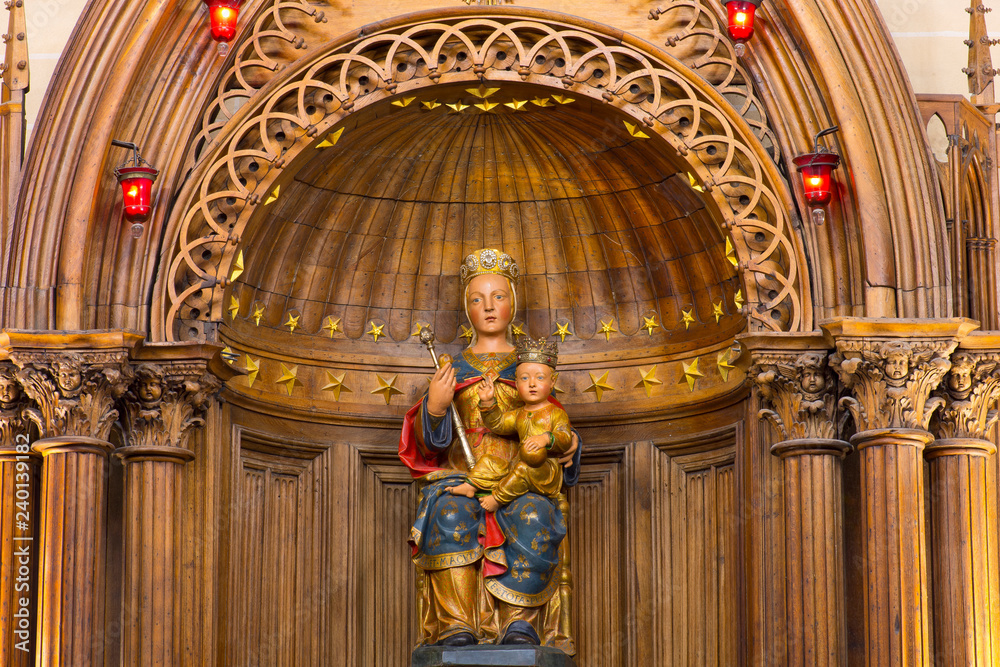 Obraz premium france, beauce,chartres : cathedral inside