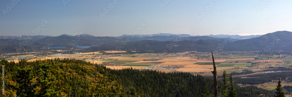 Obraz premium A panorama of the Rathdrum Prairie in North Idaho