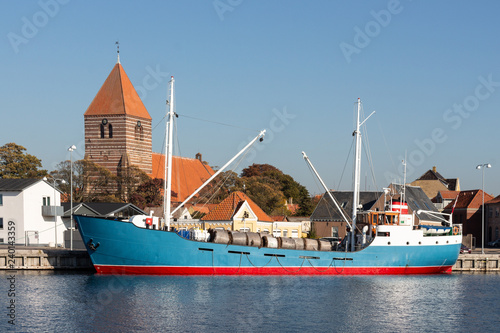 Caroliner im Hafen von Stege auf Mön