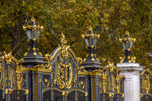 Obraz na płótnie Close up view of golden details on black fence. London, England. w salonie