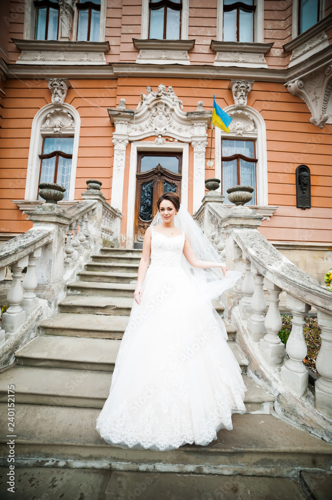 Obraz premium Beautiful european bride walking near old castle and have fun